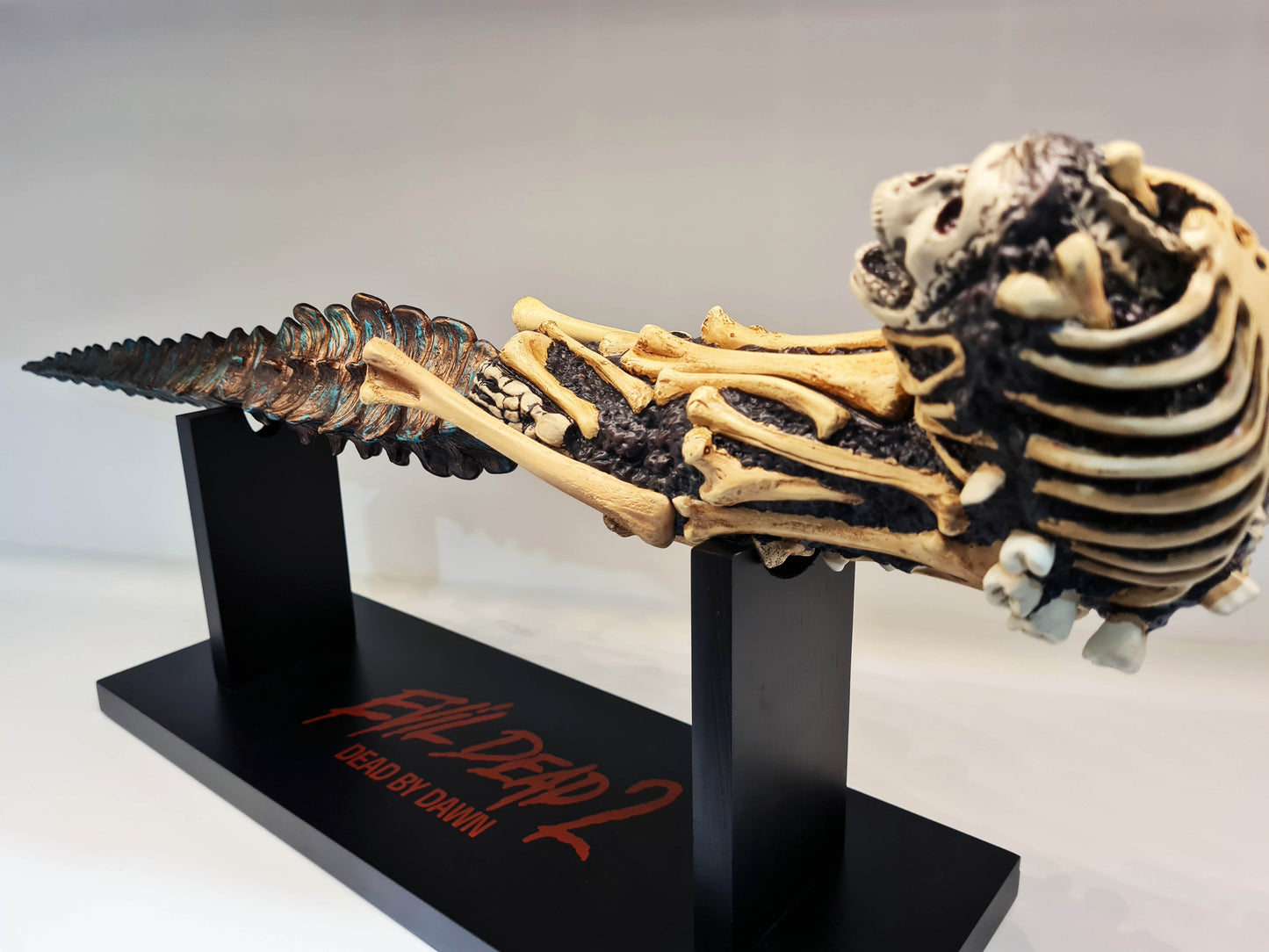 Evil Dead 2 Dead by Dawn - Kandarian Dagger 63cm Prop Replik 1/1 Trick or Treat Studios