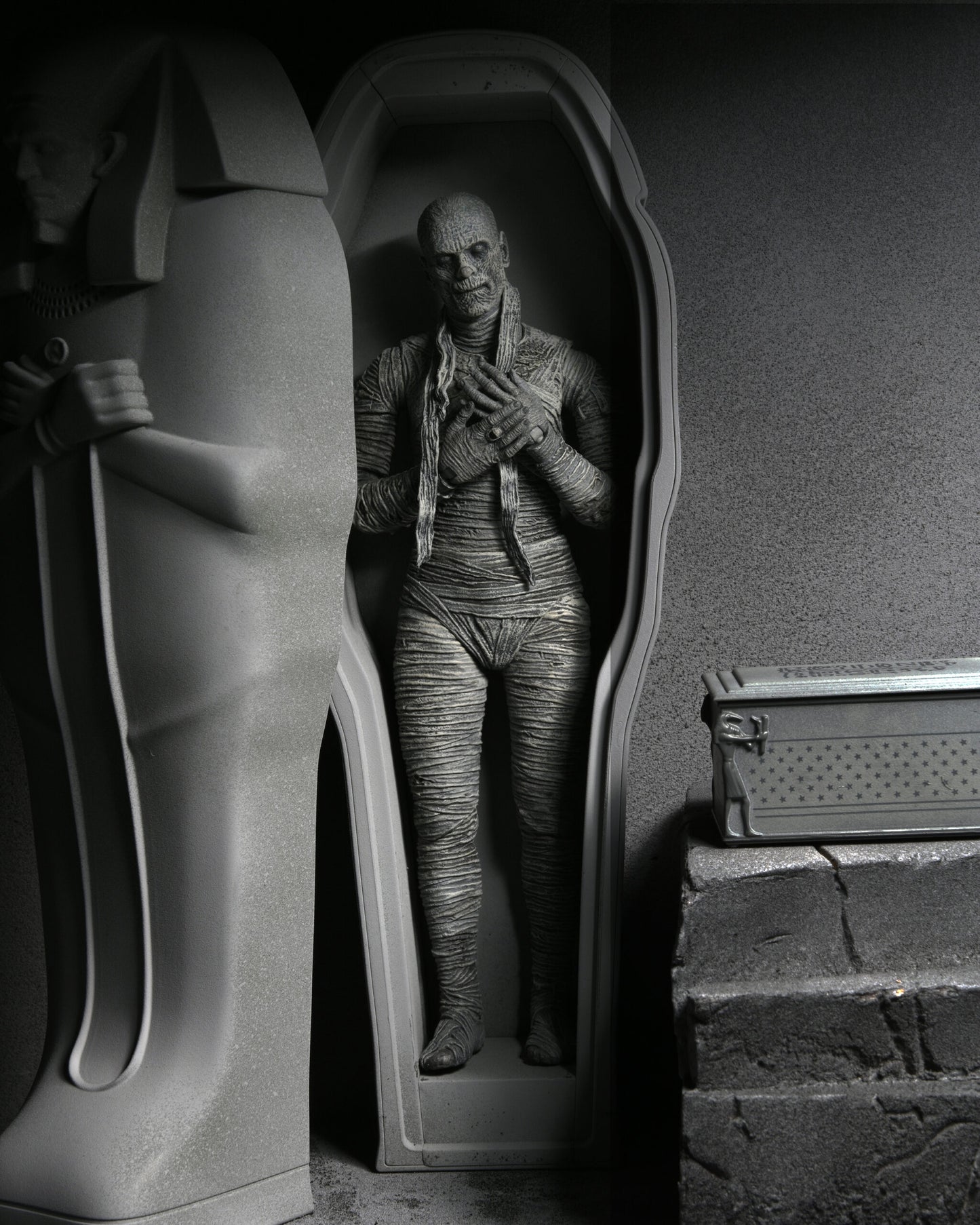Universal Monsters - Ultimate The Mummy (Black & White) Actionfigur 18cm NECA 2022