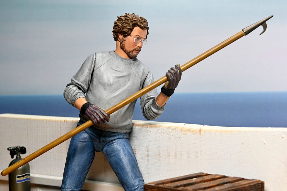 Pre-Order: Jaws: Der weiße Hai – Ultimate Matt Hooper (Amity Arrival) 50th Anniversary Actionfigur 18cm NECA 2025
