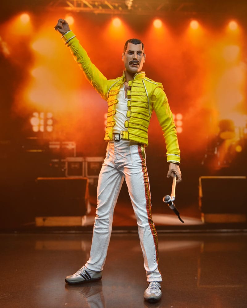Queen - Freddie Mercury (Yellow Jacket) Magic Tour 1986 Actionfigur 18cm NECA 2023