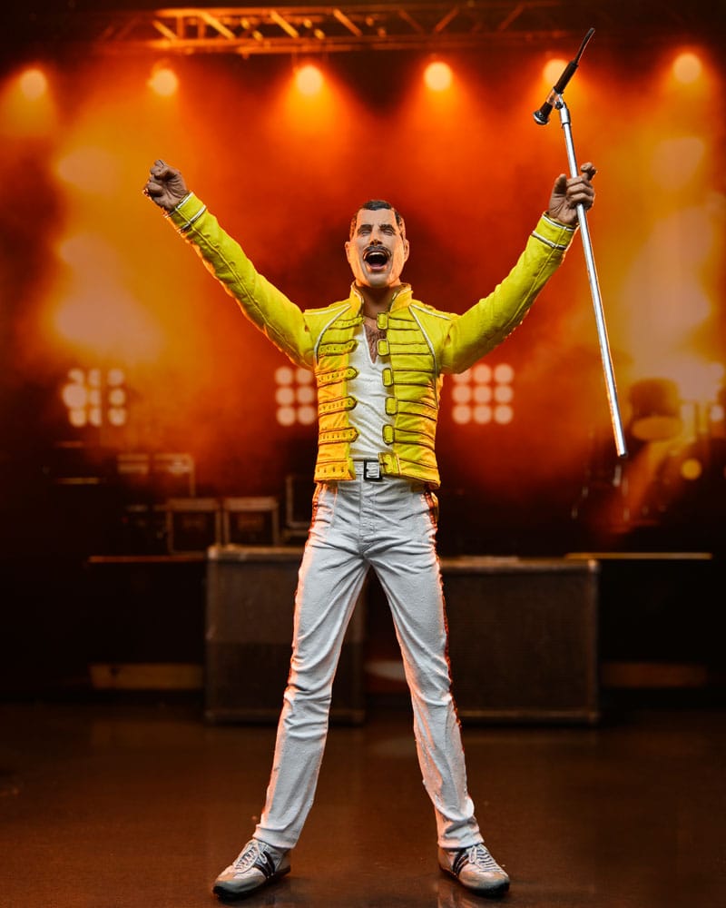 Queen - Freddie Mercury (Yellow Jacket) Magic Tour 1986 Actionfigur 18cm NECA 2023