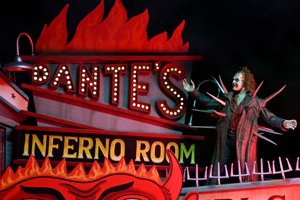 Pre-Order: Beetlejuice (1988 Movie) - Beetlejuice Trenchcoat with Spikes Inferno Room Diorama Deluxe Set NECA