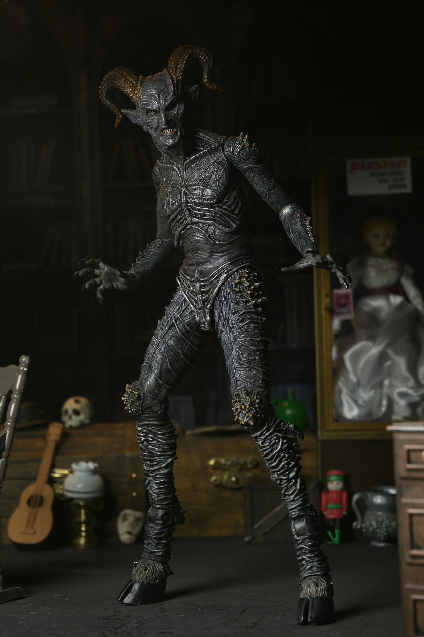Pre-Order: The Conjuring Universe - Ultimate Malthus The Demon Deluxe Actionfigur NECA 2026