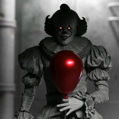 Stephen King's IT : Welcome to Derry - Ultimate Pennywise (Black & White) Actionfigur 18cm NECA 2026
