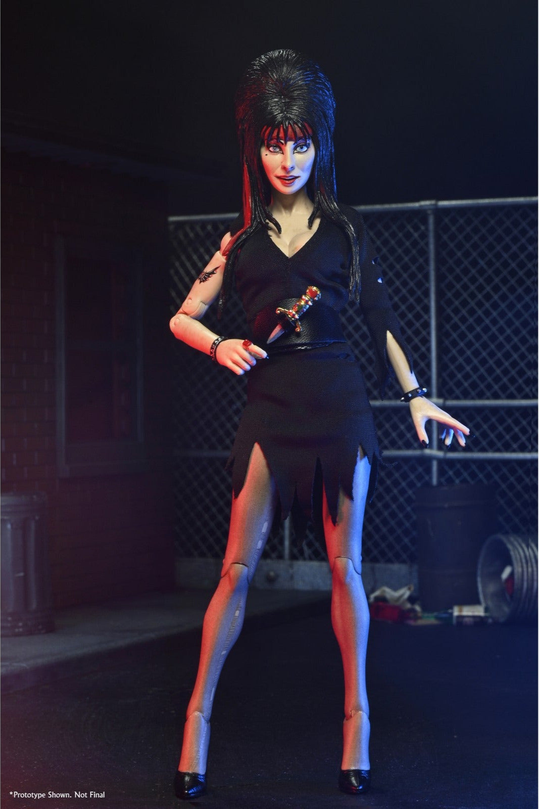 Pre-Order: Elvira - Mistress of the Dark (Commando) Actionfigur 20cm NECA 2025