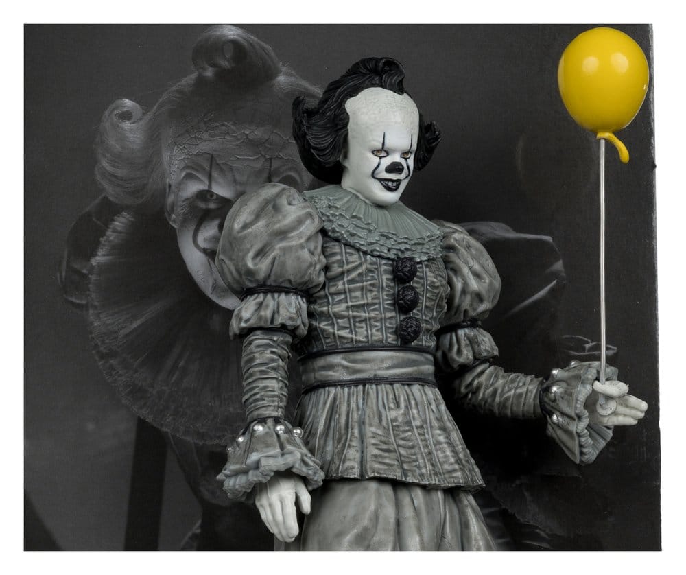 Movie Maniacs: ES - Welcome to Derry - Pennywise (Black & White) 16cm PVC Statue  McFarlane 2026