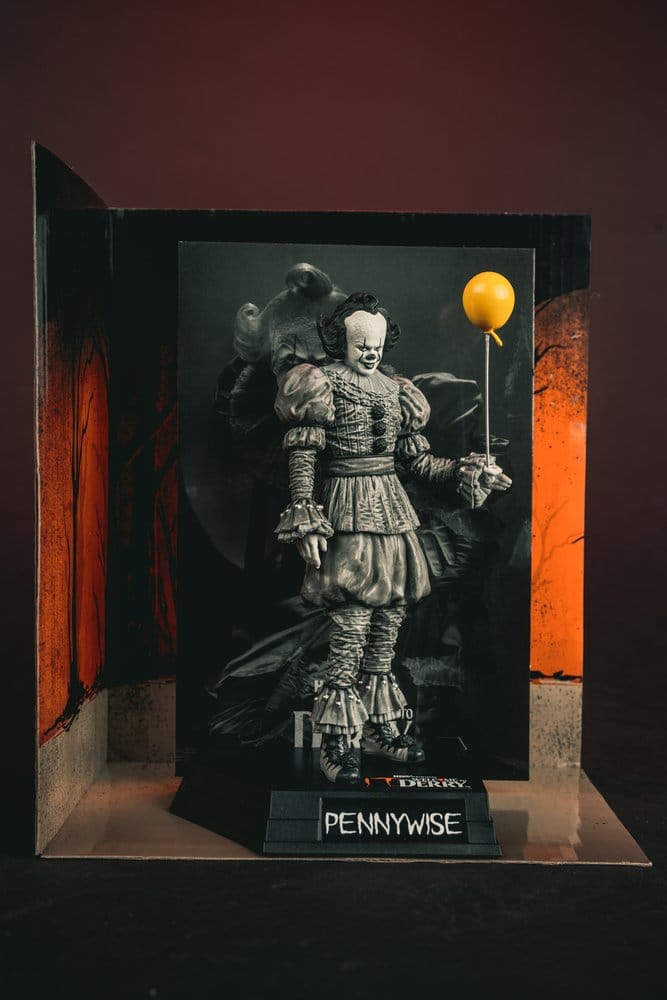 Movie Maniacs: ES - Welcome to Derry - Pennywise (Black & White) 16cm PVC Statue  McFarlane 2026