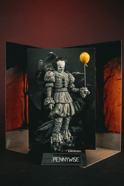 Movie Maniacs: ES - Welcome to Derry - Pennywise (Black & White) 16cm PVC Statue  McFarlane 2026
