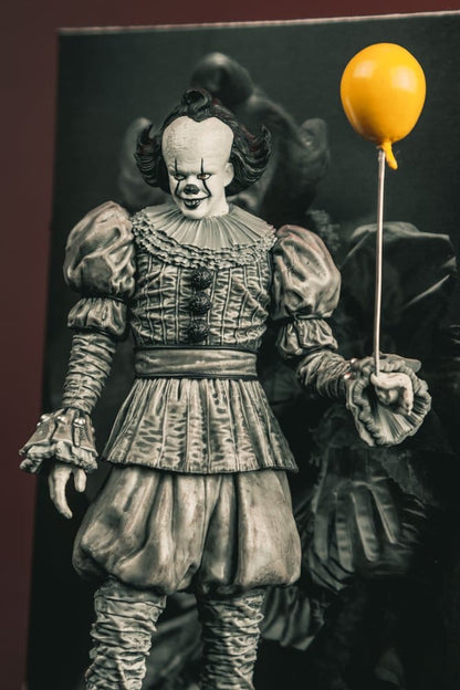 Movie Maniacs: ES - Welcome to Derry - Pennywise (Black & White) 16cm PVC Statue  McFarlane 2026