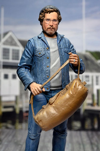 Pre-Order: Jaws: Der weiße Hai  – Ultimate Matt Hooper (Amity Arrival) 50th Anniversary Actionfigur 18cm NECA 2025