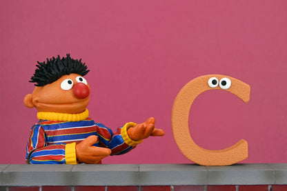Pre-Order: Sesamstraße: Ernie & Bert - Ultimate Ernie Actionfigur 18cm NECA 2025