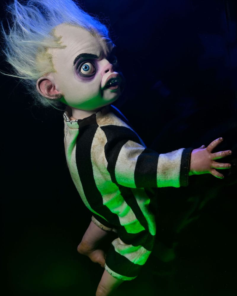 Pre-Order: Beetlejuice Beetlejuice -Baby Beetlejuice Puppe 49 cm Prop Replik 1/1 NECA 2024